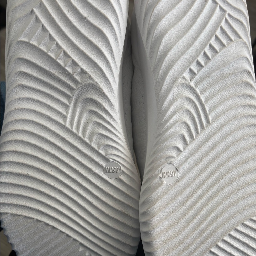 Torrid White Knit Sneakers 7.5WW Extra Wide Width Comfort Walking Athleisure - Picture 6 of 6